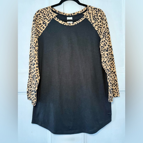 PINK Victoria's Secret Tops - PINK Victoria’s Secret Leopard Raglan Baseball Tee - Large